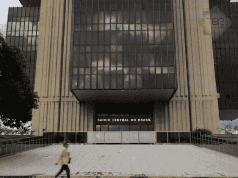 Mercado volta a reduzir projeção para o PIB e prevê inflação mais próxima a 5%