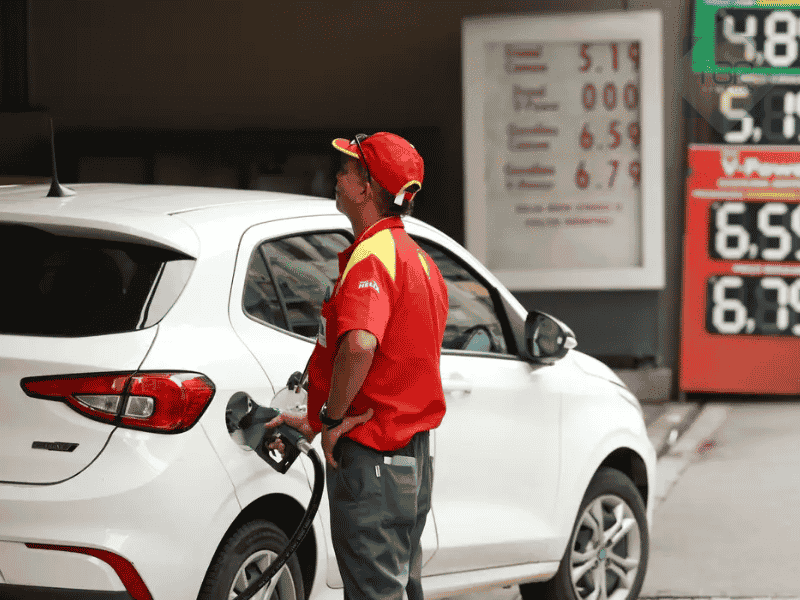Aumento de etanol na gasolina divide opiniões sobre impacto em carros