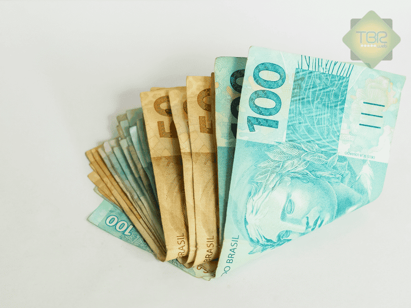 Juro médio no crédito livre cai a 47,7% em julho, afirma BC Juro médio no crédito livre cai a 47,7% em julho, afirma BC